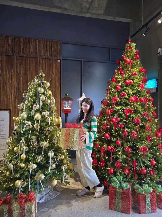 크리스마스와 단풍시즌이 공존하는 대형카페🎄