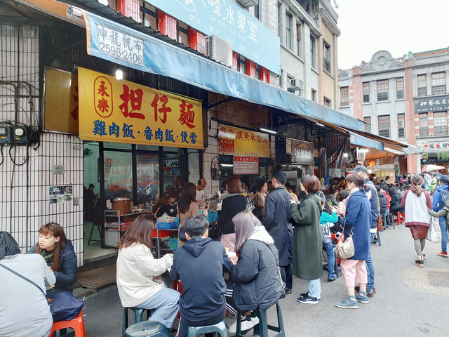 大稻埕與迪化街：懷舊與現代商店 🌅🛍️