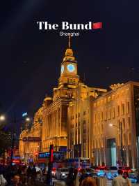 ถ่ายรูปชมแสงยามค่ำคืนที่ The Bund