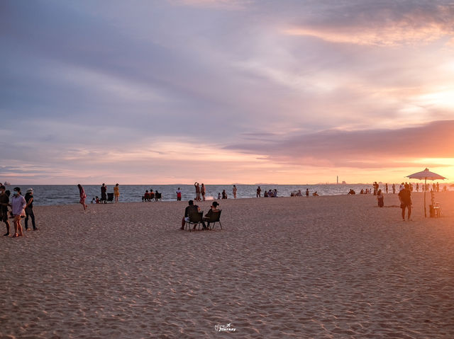 เดินเล่นสุดชิล หาของกินริมหาดแหลมเจริญ ระยอง