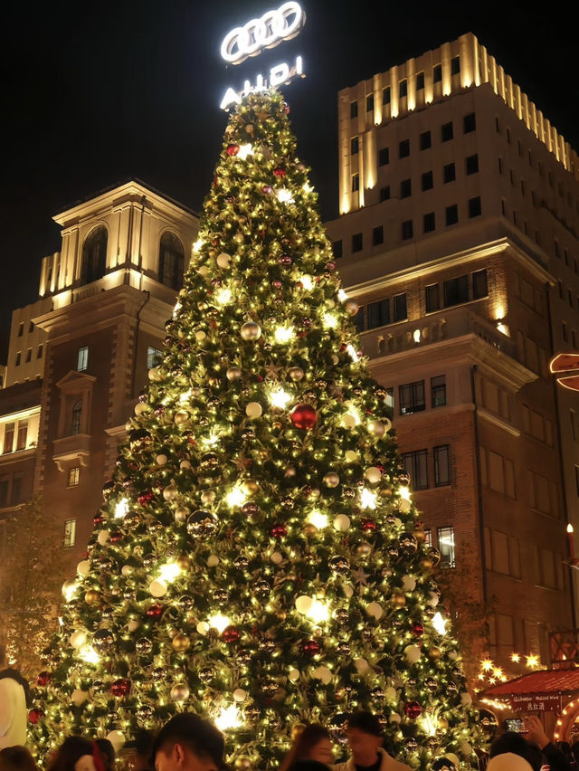 Christmas Magic at the Bund: Shanghai’s Holiday Wonderland