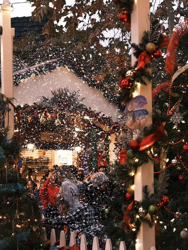 A Coastal Christmas at Laguna Beach: Sand, Surf, and Seasonal Cheer