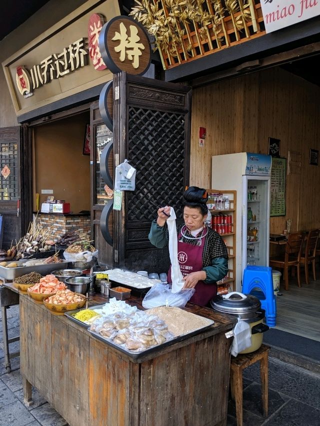貴州避暑好去處，體驗苗村文化：丹寨萬達小鎮