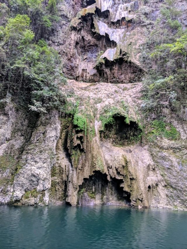 貴州銅仁大峽谷，乘船漂流感受壯闊的山河秀麗