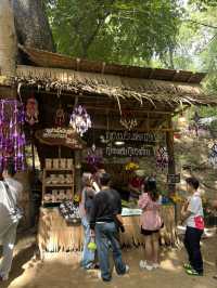 ตลาดโอ๊ะป่อย ราชบุรี ตลาดน่าเดิน ติดริมลำธาร 🌿