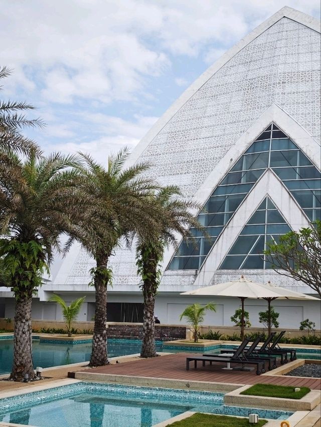 Hotel With Majestic Architecture Minutes from KLIA