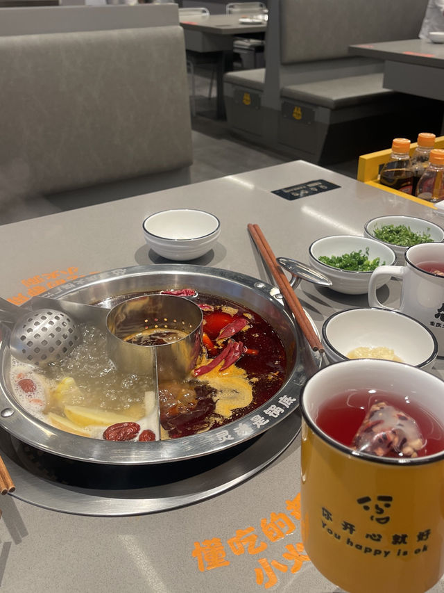 哪家重慶火鍋店會讓員工在店內瘋狂跳舞? 哪家重慶火鍋店會讓員工在店內瘋狂跳舞?