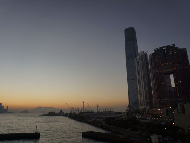 From Golden Towers to Distant Islands: The Best Sunset Views in Hong Kong 