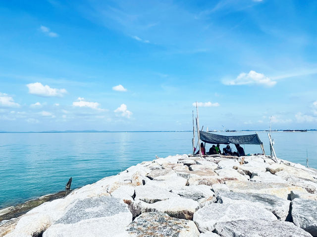 馬來西亞檳城當地著名景點推薦：Hompton by the Beach Penang，適合拍照海邊放鬆親子遊。