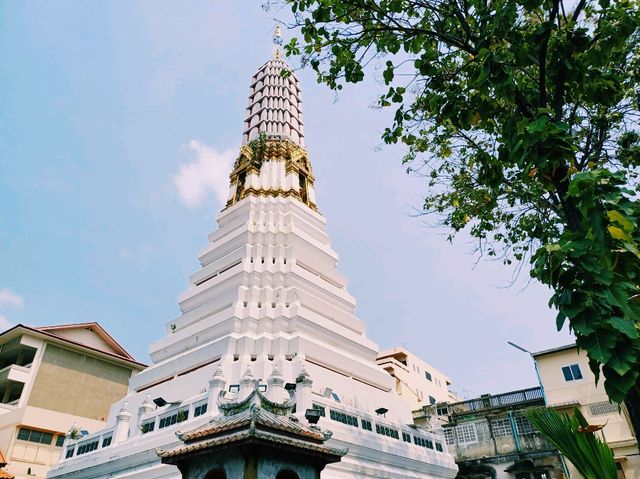 泰國曼谷市中心湄南河畔著名古跡皇家寺廟：Wat ChakkrawatRachawat Woramahawihan，適合打卡拍照📸冥想 