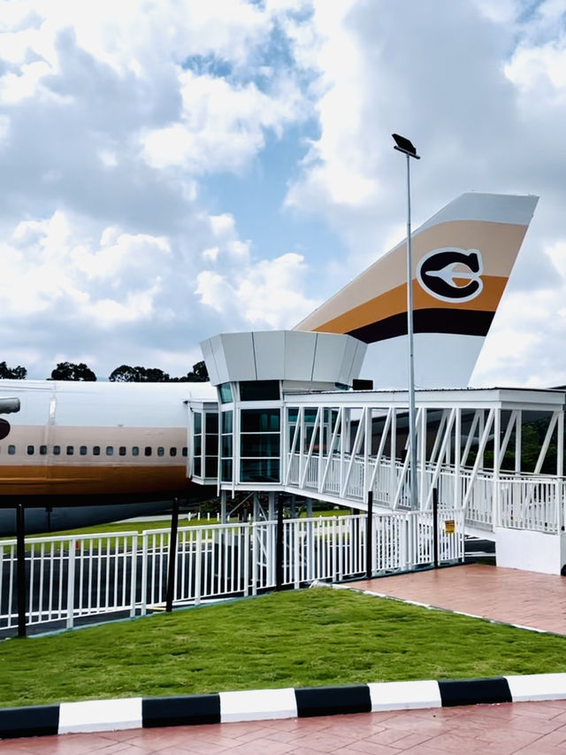 “Coach Airways Famosa: Luxury Shopping Takes Flight”