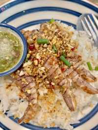 บ้านไร่ไก่หุบบอนบางพระ กระเพราปู 60 บาท 