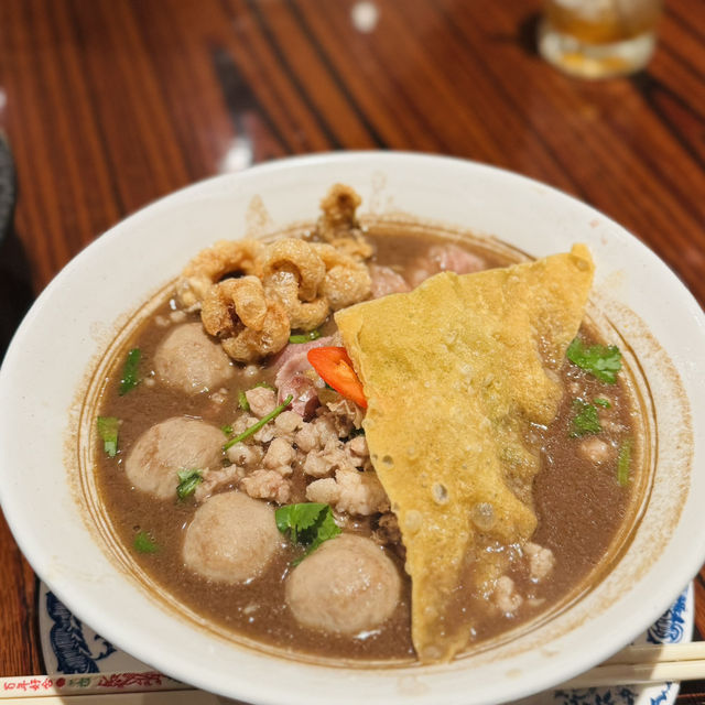 未開門已經排哂長龍🇹🇭荃灣米芝蓮泰菜