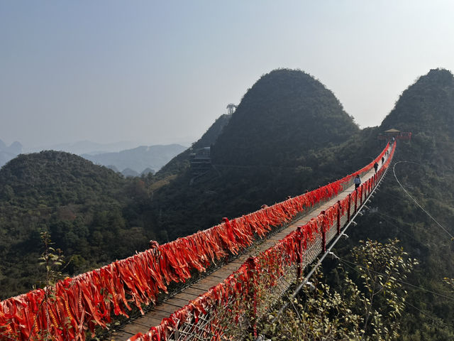 **陽朔如意峰：高空俯瞰喀斯特峯林嘅壯麗體驗！** 🌄 