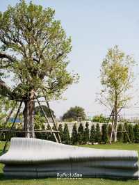 Curvy Dining คาเฟ่สีขาวโค้งมน ย่านกรุงเทพกรีฑา