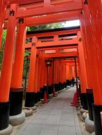 ⛩️ Fushimi Inari Taisha: A Pathway to Kyoto’s Spiritual Heart