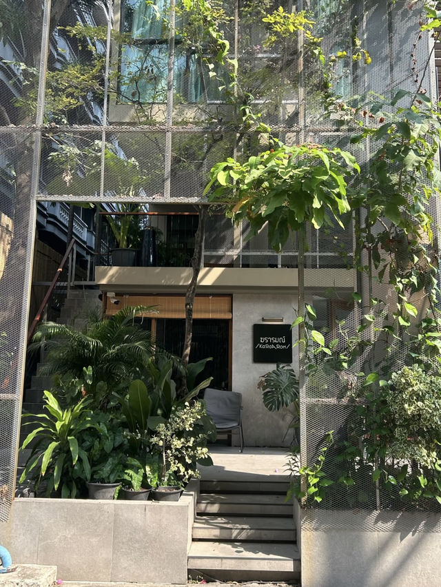 Karaarom Hotel Thonglor: A Tranquil Retreat in Bangkok’s Trendiest Neighborhood