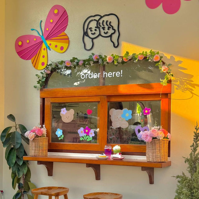 คาเฟ่สุดน่ารัก ฟีลเกาหลีเกาใจเวอร์ 🌸☁️🌈