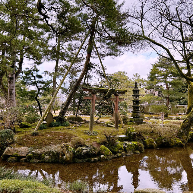 【兼六園】日本三名園のひとつ、四季折々の美しさが楽しめる