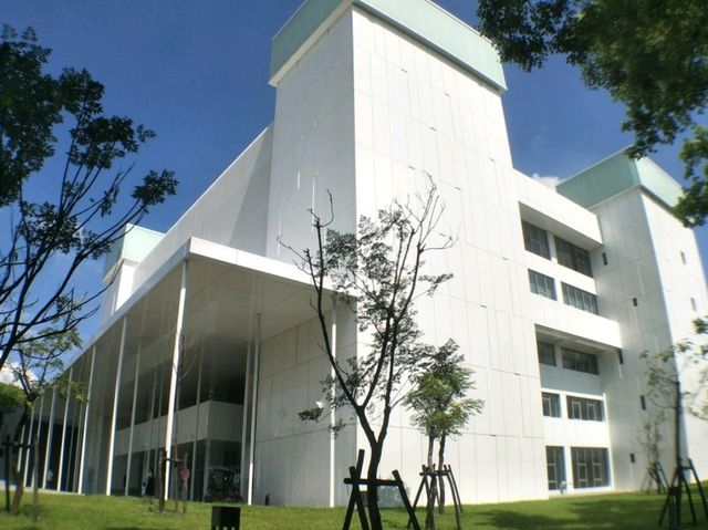 一座藏在森林裡的圖書館#屏東縣立圖書館總館-屏東縣屏東市
