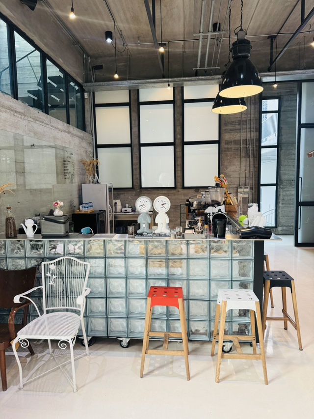 Friend Cafe ทาวน์อินทาว์น – คาเฟ่+Co-Working Space