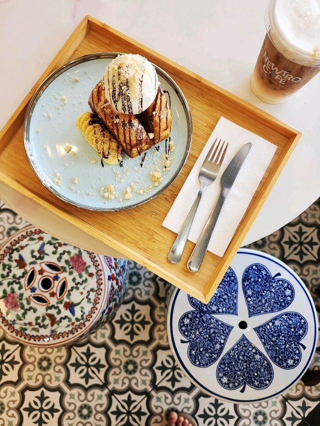 【バンコク】中華風な内装&トーストデザートがナイスなカフェ☕