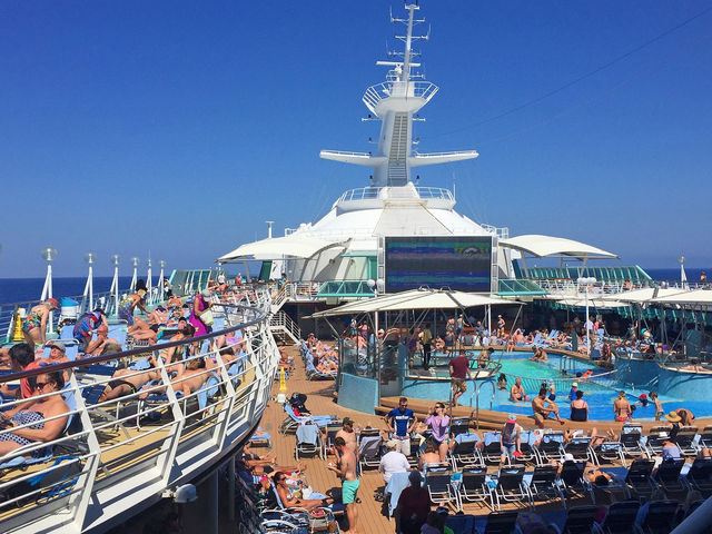 Rhapsody of the Seas 🎶: A Solo Traveller’s Harmonious Escape!