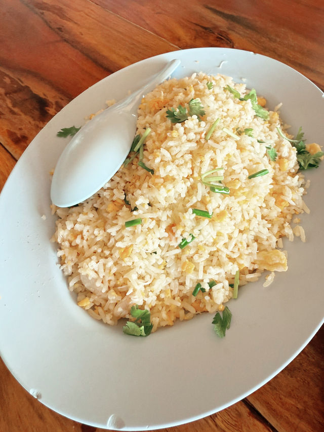 ร้านอร่อยริมหาดชะอำ เปิดมานานอร่อยเหมือนเดิม