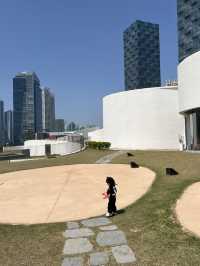 탁트인 센트럴파크 뷰를 보며 마시는 황홀한 커피 한 잔