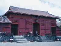 ปราสาทชูริ สีแดง okinawa