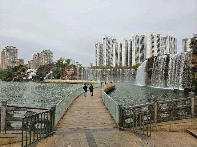 Kunming Waterfall Park
