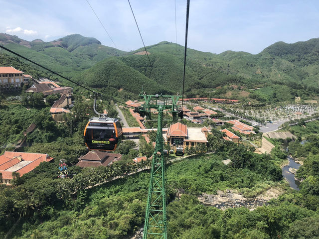 【Ba Na Hills｜バナヒルズ｜ベトナム・ダナン】 山の上に広がる“ヨーロッパ風の街”と、絶景を支える神の手