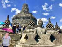 【ボロブドゥール寺院遺跡｜Borobudur Temple】 世界最大級の仏教遺跡、神秘の階段をのぼる旅