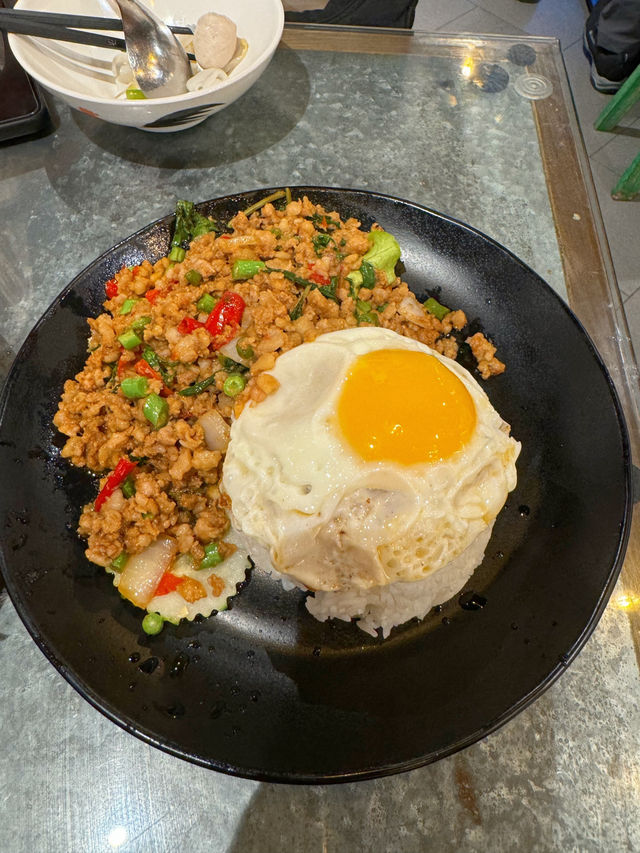 TUK TUK BOAT NOODLE 
