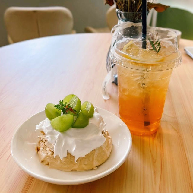 Koonaem Homemade : คาเฟ่เล็กๆ สไตล์มินิมอล