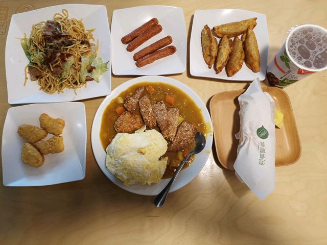 早餐也可以很有料，咖哩、豬排一次滿足！