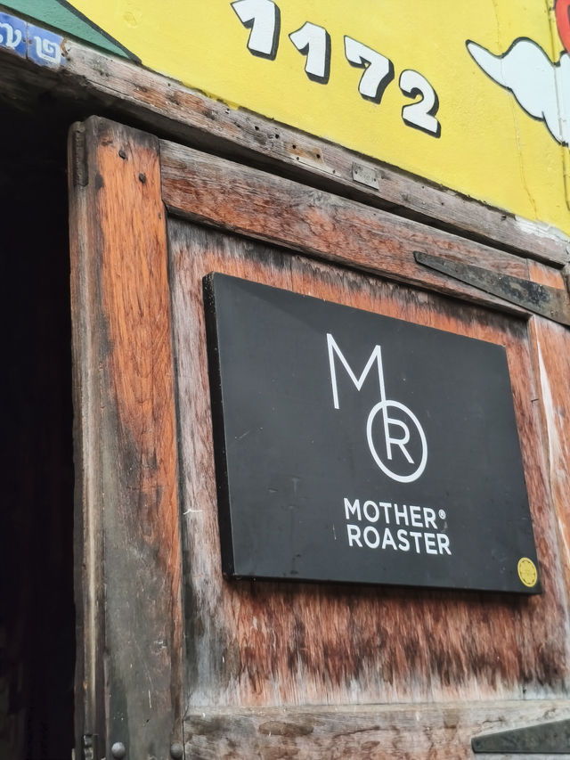 曼谷｜藏在老街裡的咖啡魂，Mother Roaster 每一杯都是用時間堆疊出的香氣