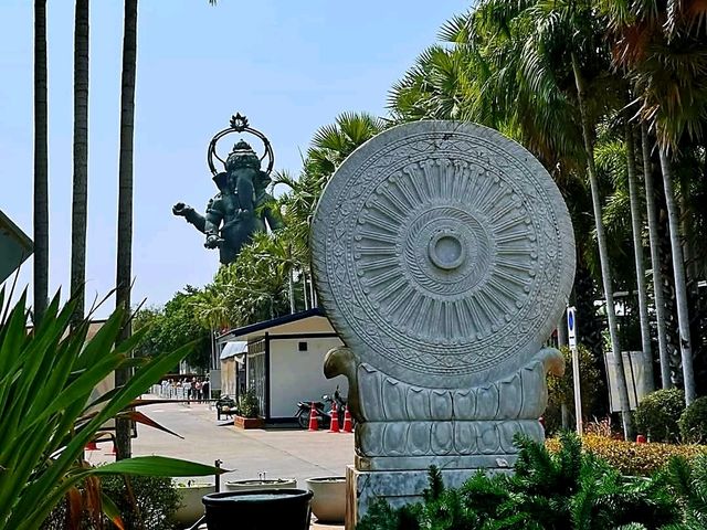 อุทยานพระพิฆเนศ ปางยืนองค์ใหญ่ที่สุดในโลก