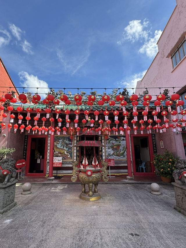 Hiang Thian Siang Ti Temple: A Serene Teochew Treasure in Kuching