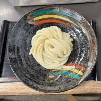 🇯🇵【香川県】うどん旅にかかせない！いつも行列のできる日の出製麺所(^^)