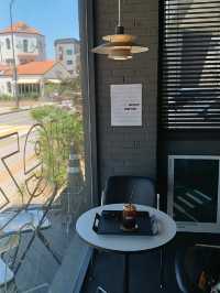 韓國水原黑白風咖啡店nuhez coffee