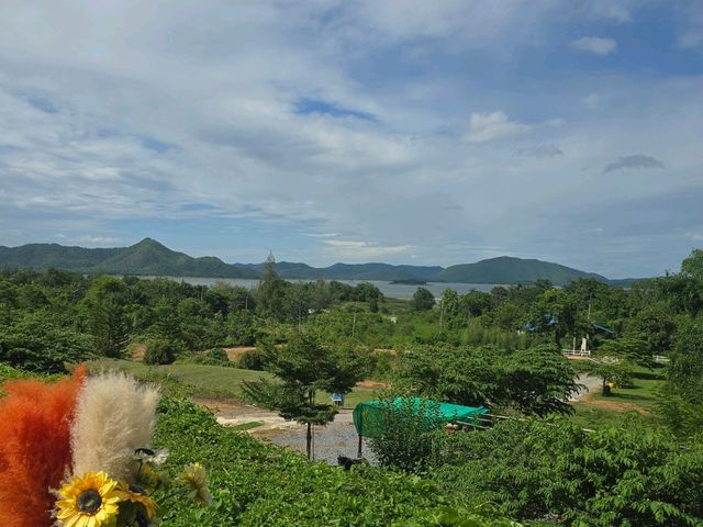Cafe' De Camp ร้านกาแฟวิวทะเลสาบ
