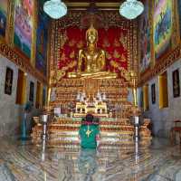 กราบขอพรหลวงพ่อโตในอุโบสถสวย