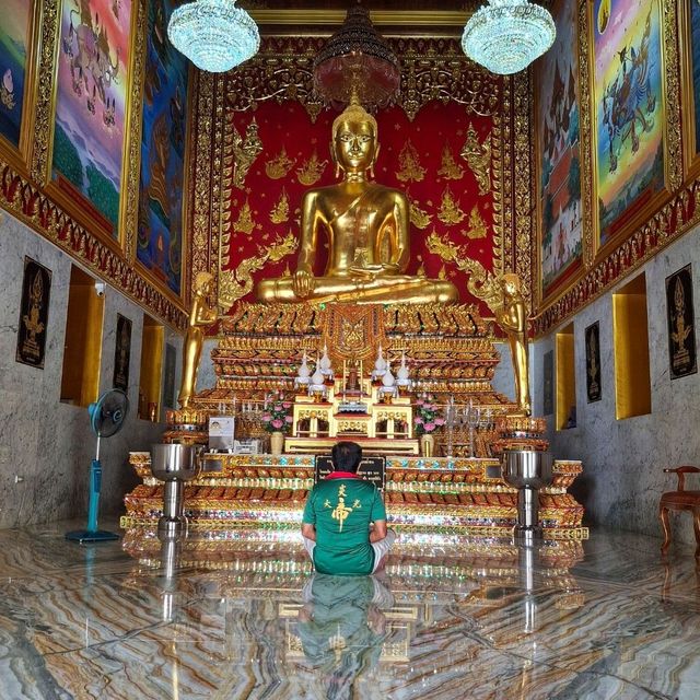 กราบขอพรหลวงพ่อโตในอุโบสถสวย