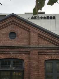 【東京都北区　レンガ造りの中央図書館で過ごす午後のひと時】