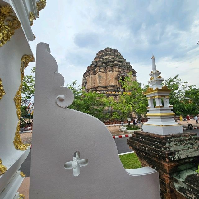 ชมหอธรรมและพิพิธภัณฑ์ หลวงปู่จันทร์ กุสโล