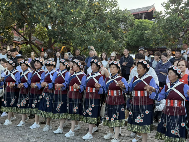 【中国・麗江 四方街】麗江古城の中心で文化と音楽に酔いしれる