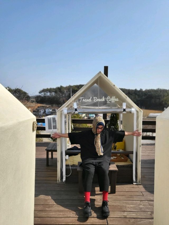 여름에도 시원한 방갈로가 있는 태안카페