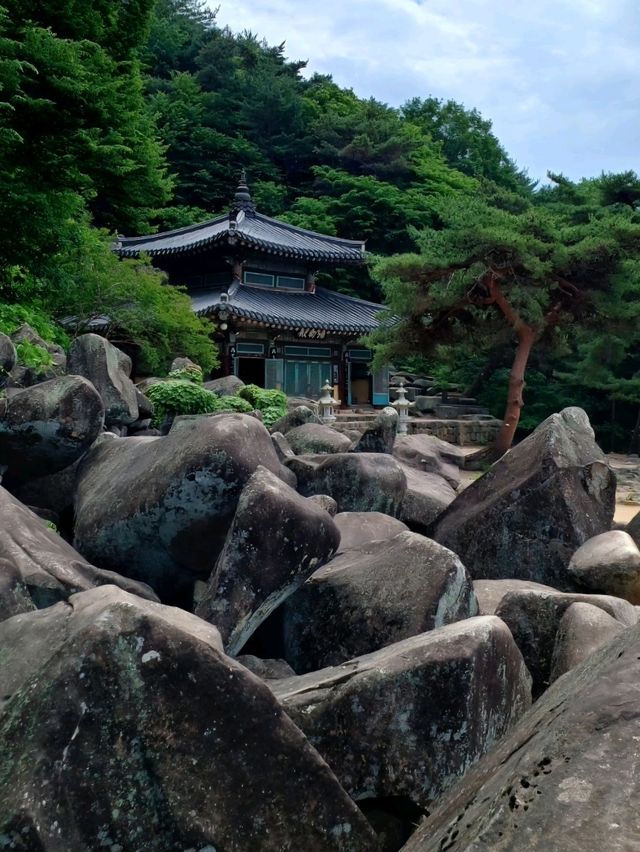 신기한 바위들과 만나는 힐링 사찰🌸