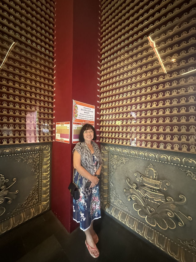 Exploring the Buddha Tooth Relic Temple – A Cultural Gem in the Heart of Singapore